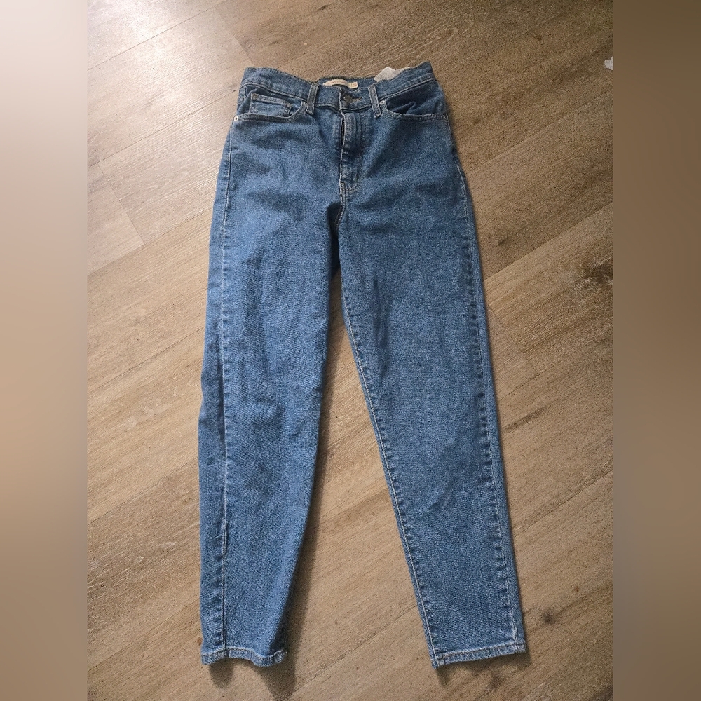 Levi's High-Rise Straight Leg Jeans in Medium Blue